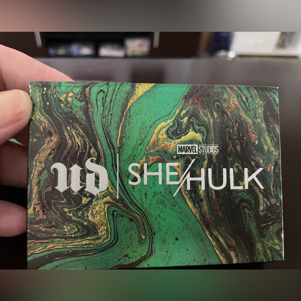 Urban Decay - UD - Marvel She Hulk Mini Eyeshadow Pallette - Picture 4 of 5